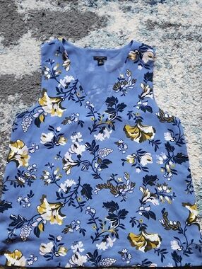 Ann Taylor Factory Periwinkle Blue Floral V-Neck Sleeveless Top